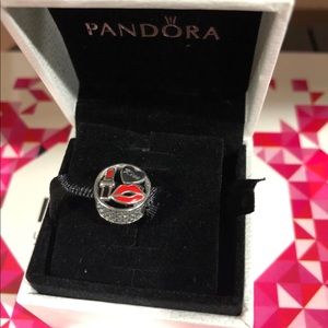 Pandora Glamour Kiss Charm